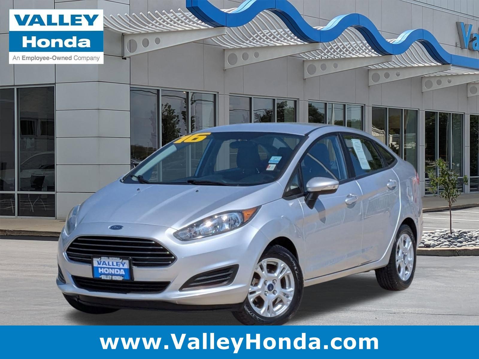 2016 Ford Fiesta SE Sedan's photo