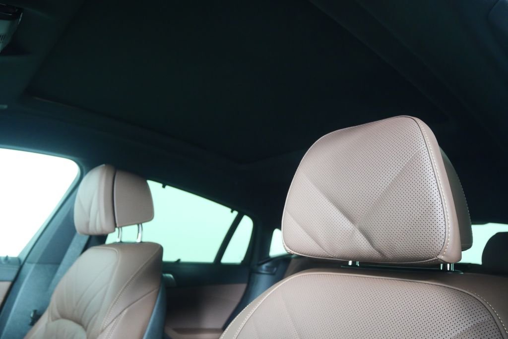 Used 2027 Green Metallic BMW xDrive40i image 11