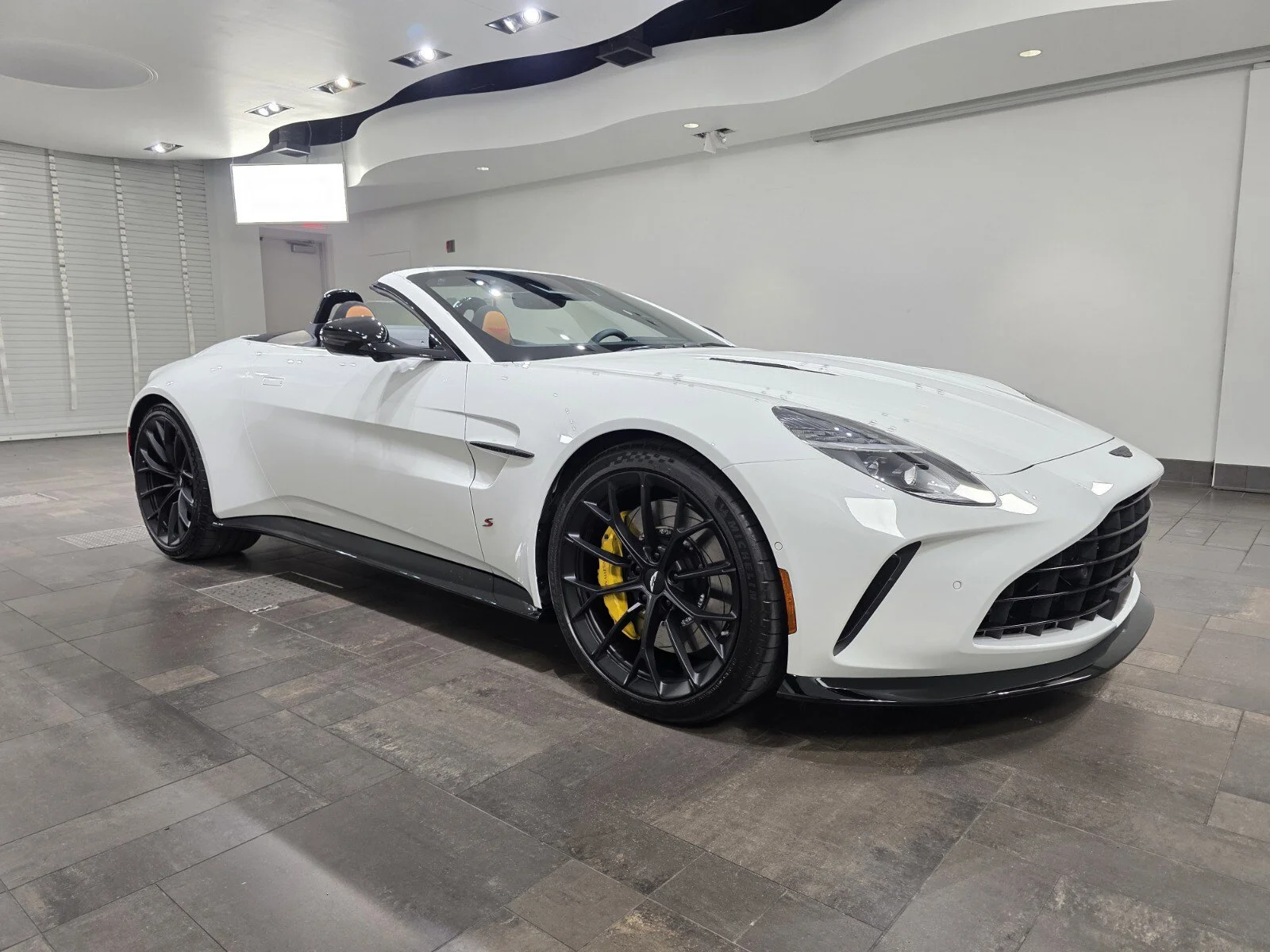 2026 Aston Martin Vantage 4.0 V8 Roadster's photo