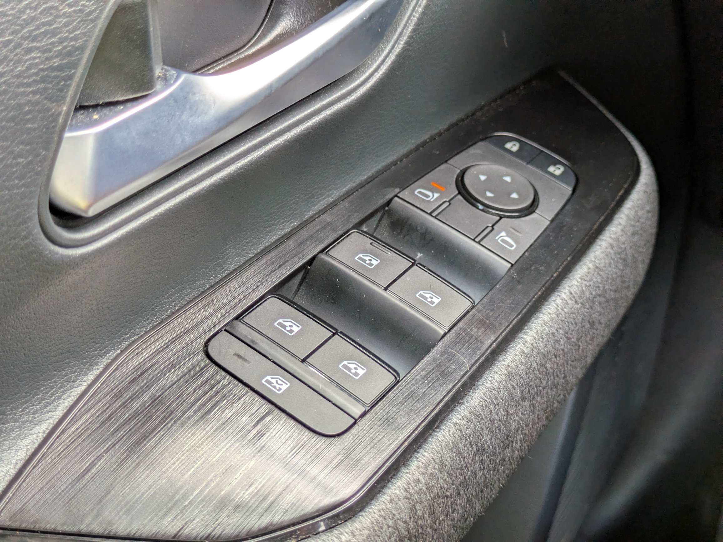 Used 2025 Brown Nissan SV image 19