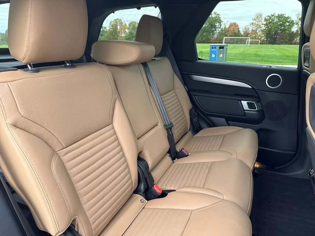 Certified Used 2025 White Land Rover Dynamic SE image 20