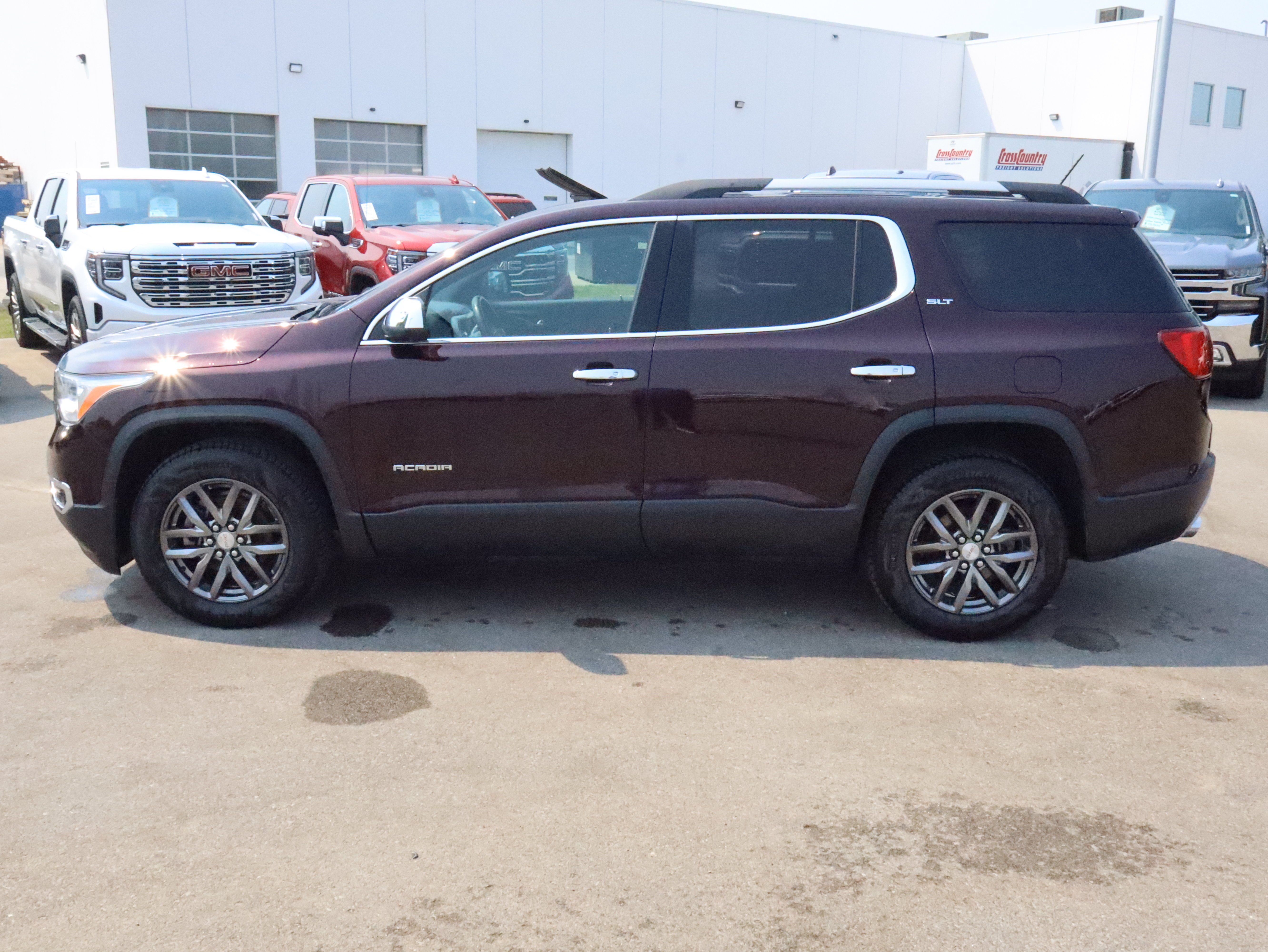 Used 2017 BLACK CHERRY METALLIC GMC SLT image 4