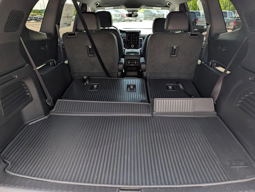 2026 GMC Acadia AT4 - Photo 7