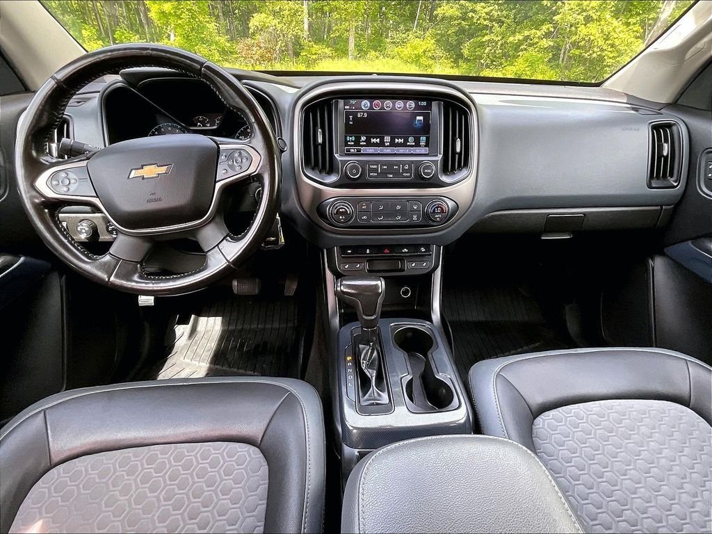Used 2018 Gray Chevrolet Z71 image 21