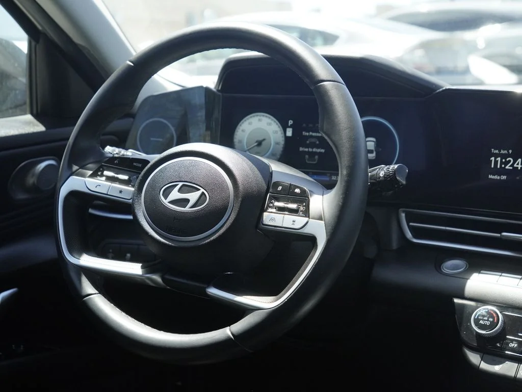 Used 2025 Gray Hyundai SEL Convenience image 26
