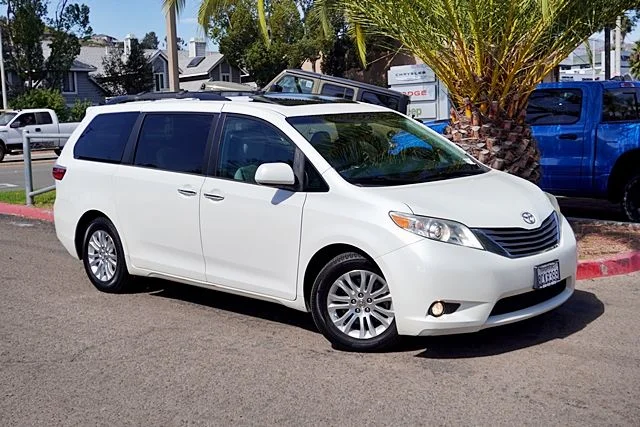 Used 2015 White Toyota XLE image 2