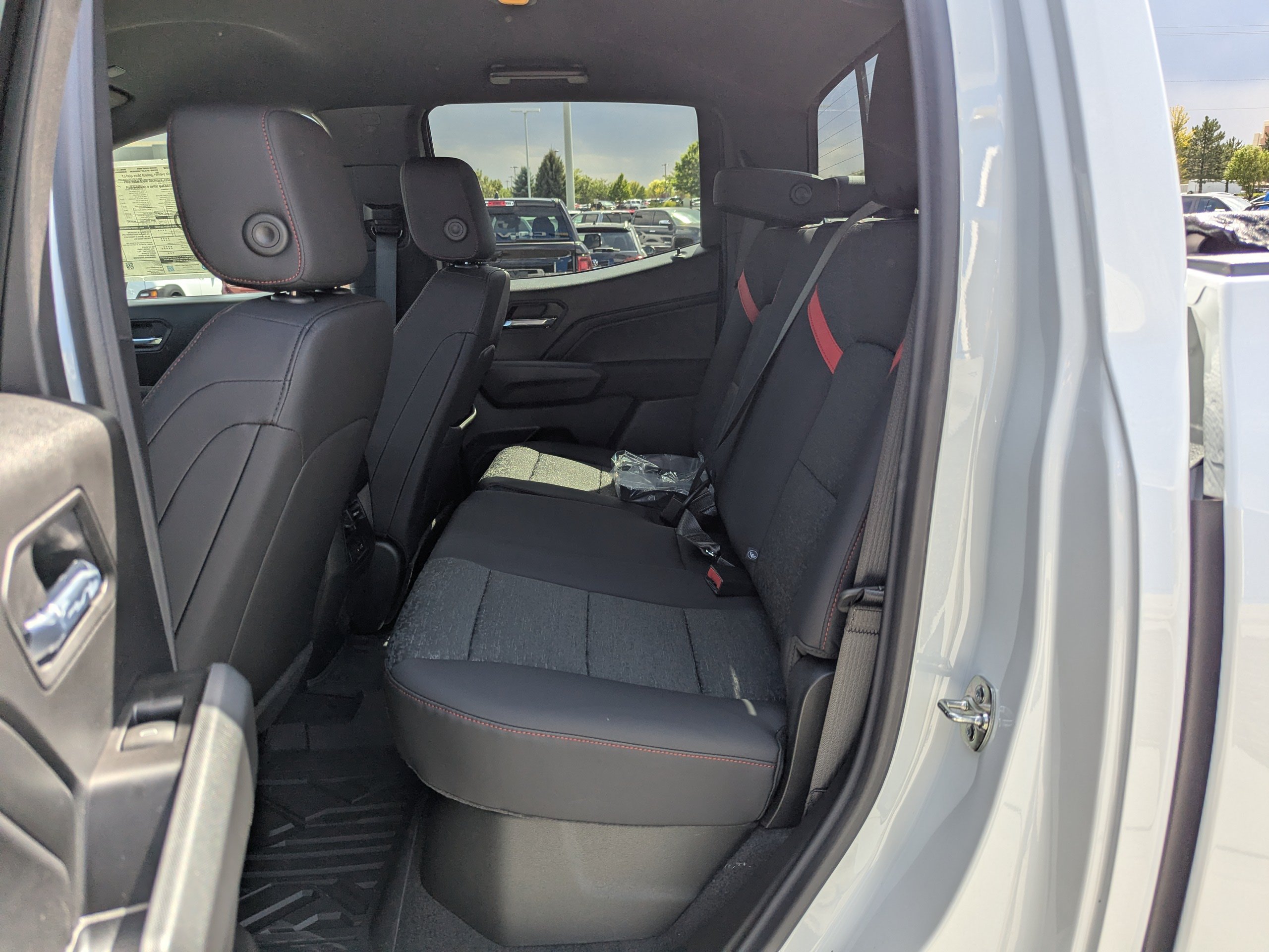 2026 Chevrolet Colorado Z71 - Photo 32