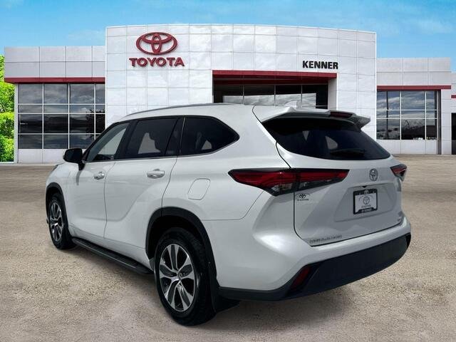 Used 2023 Wind Chill Pearl Toyota XLE image 4