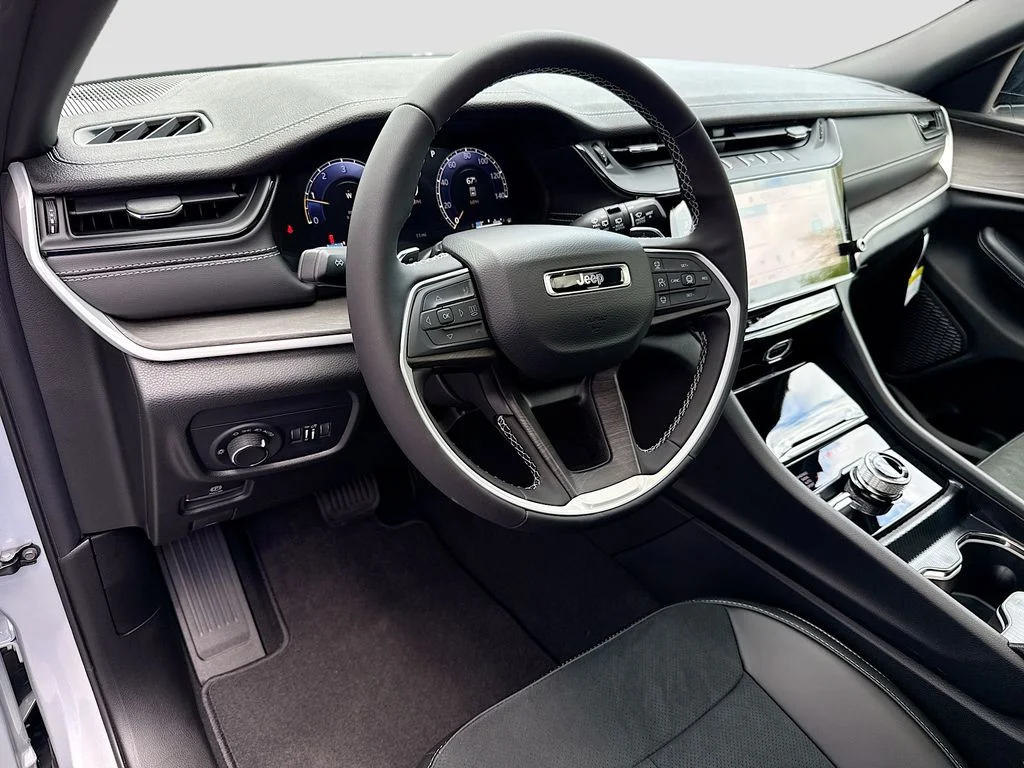 New 2026 Silver Zynith Jeep Laredo Altitude image 14
