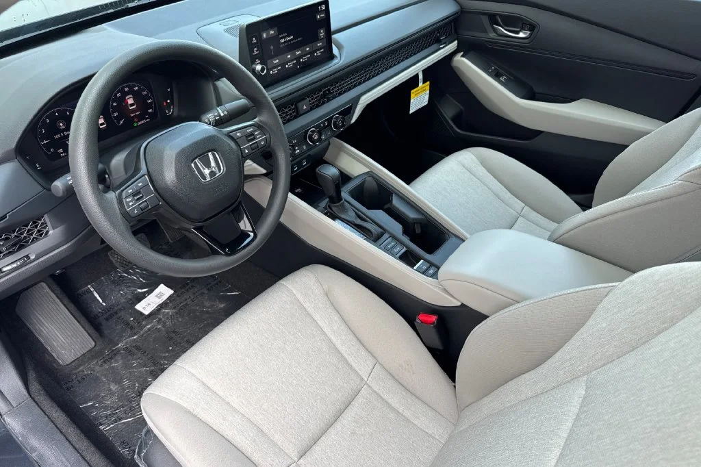 New 2026 Platinum White Pearl Honda LX image 11