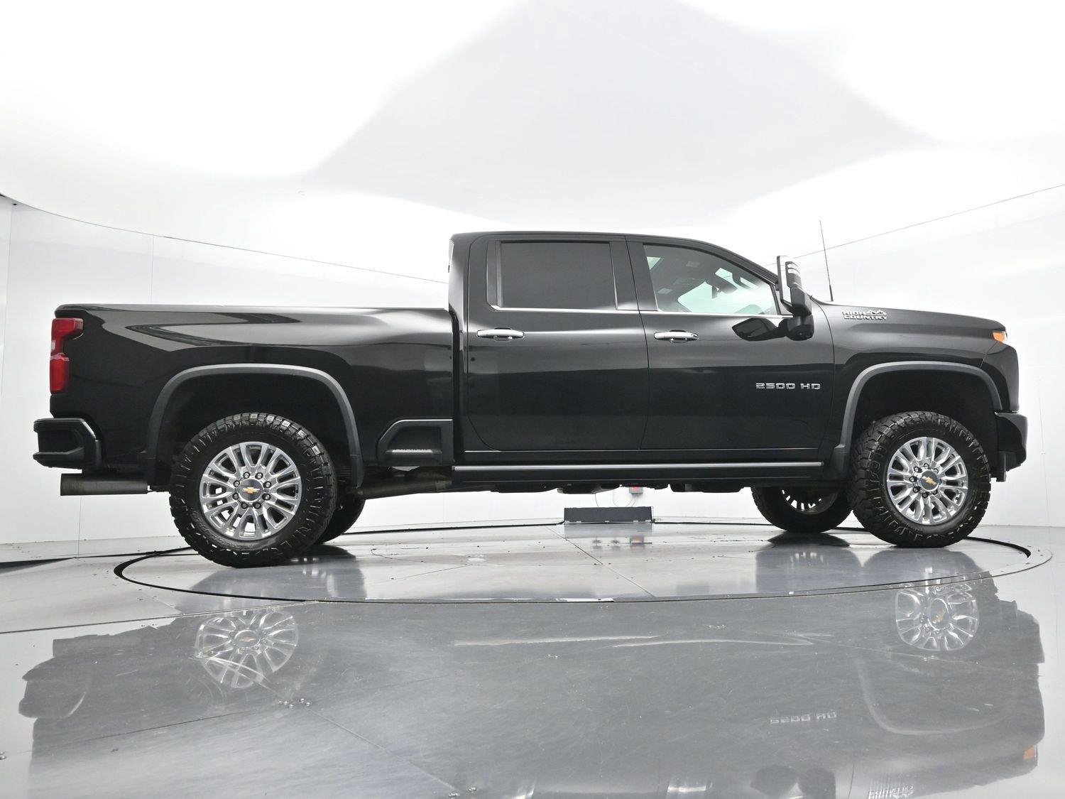 Used 2023 BLACK Chevrolet High Country image 51