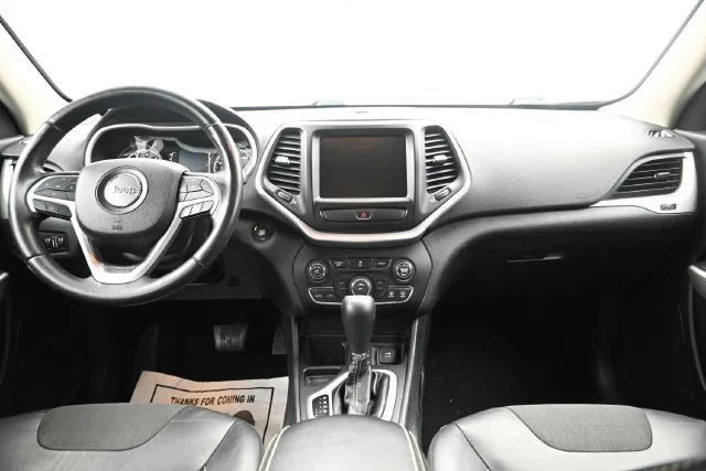 Used 2018 Bright White Clearcoat Jeep Latitude Plus image 20