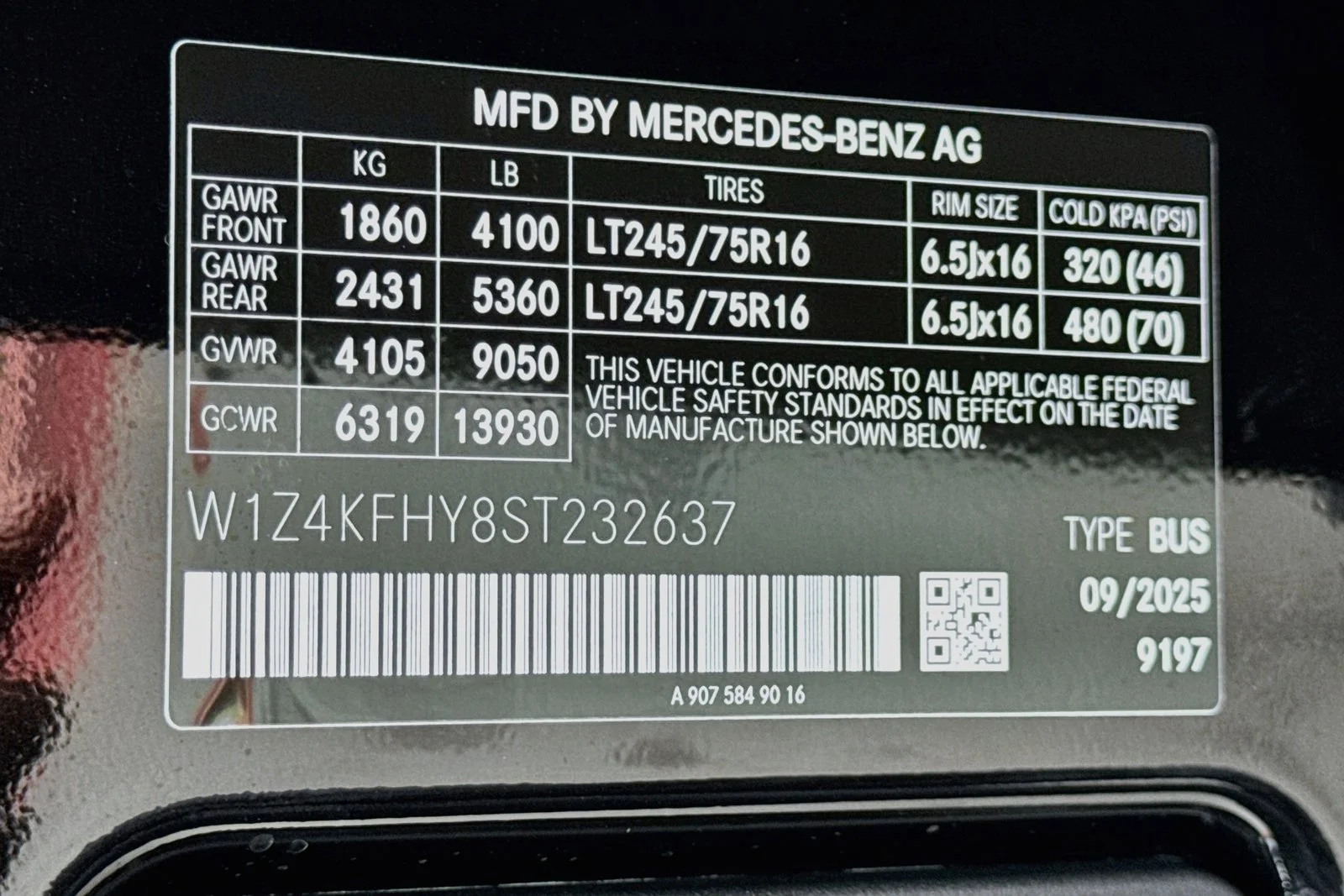 Used 2025 Obsidian Black Metallic Mercedes-Benz  image 28