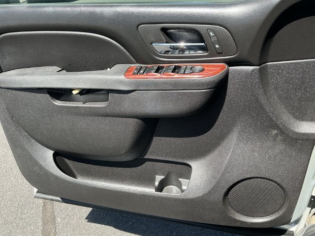 Used 2013 Silver Chevrolet Hybrid image 27