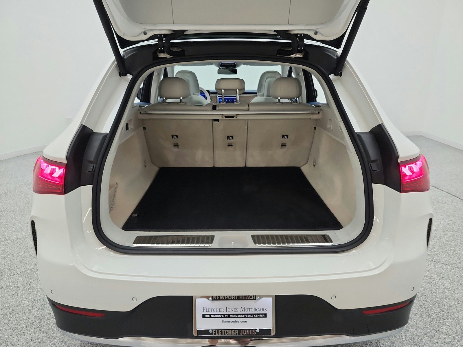 Used 2024 Polar White Mercedes-Benz EQE 350+ SUV image 17
