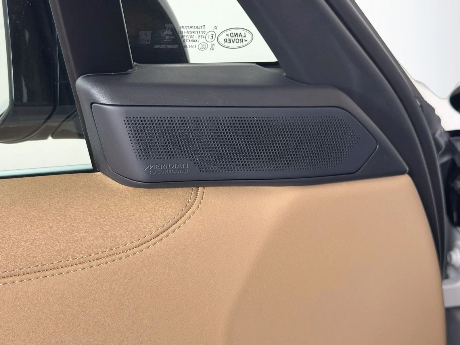 New 2026 Fuji White Land Rover SE image 22