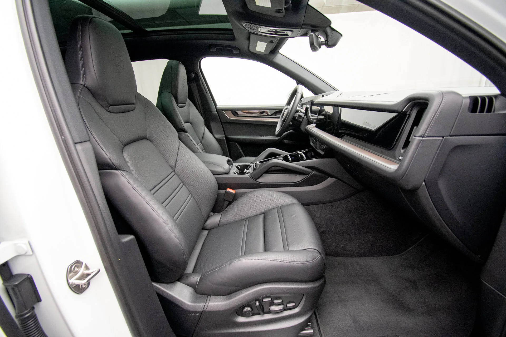 Used 2025 White Porsche S image 14