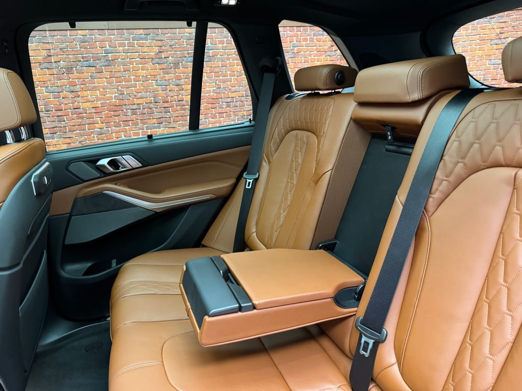 New 2026 Gray BMW M60i image 11