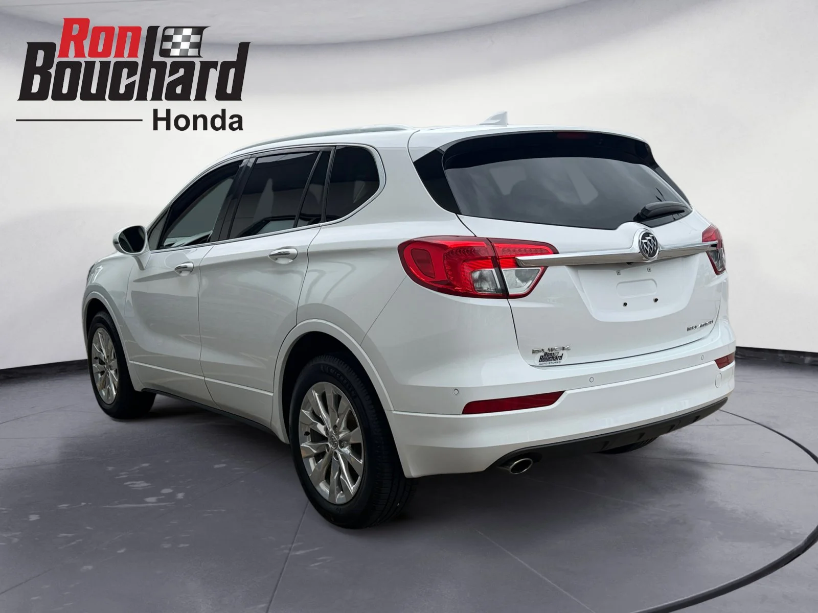 Used 2017 Summit White Buick Essence image 4