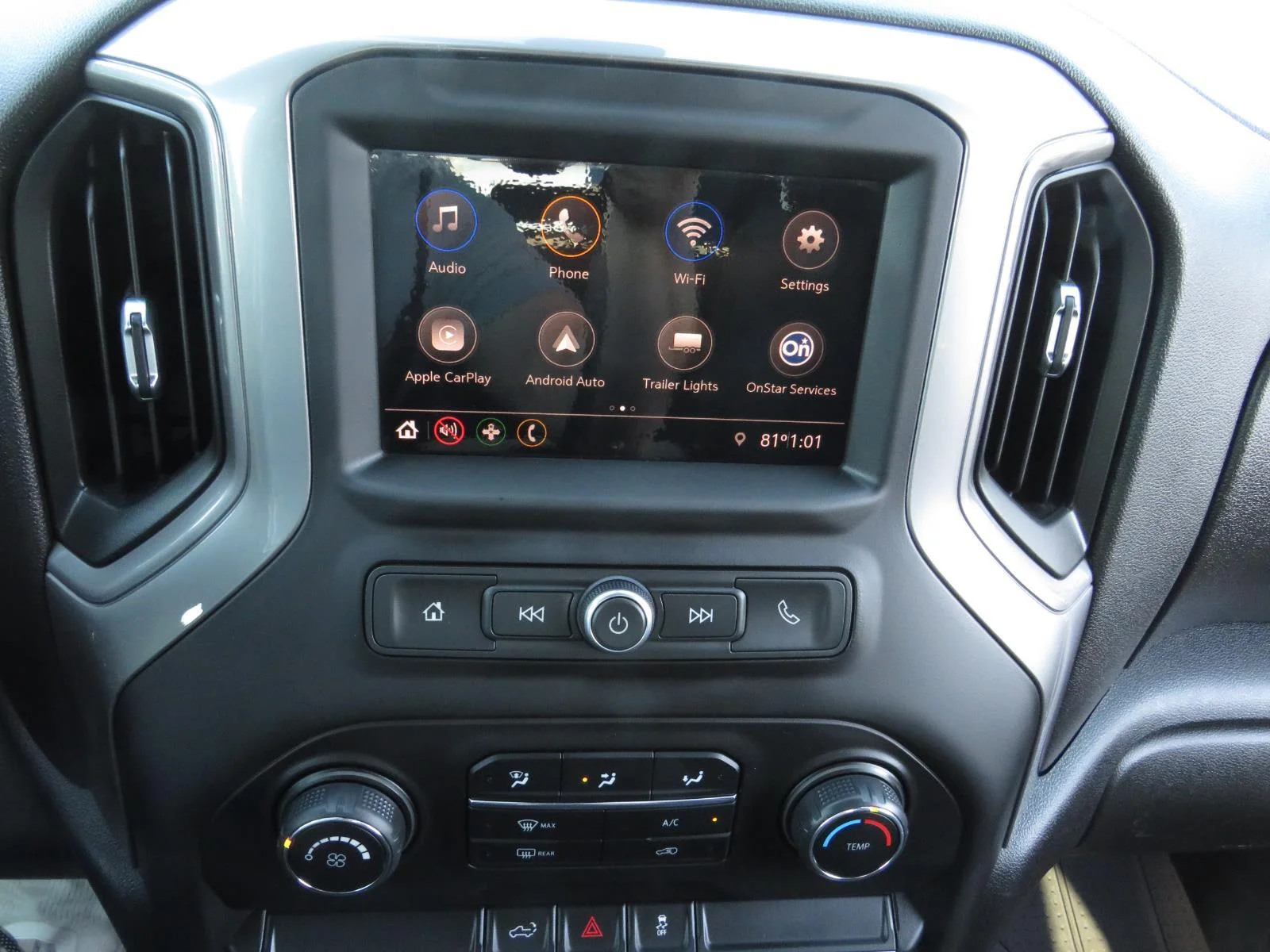 Used 2021 Silver Ice Metallic Chevrolet Custom image 29