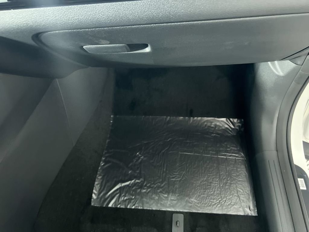 New 2026 Snow White Pearl Kia X-Line image 35