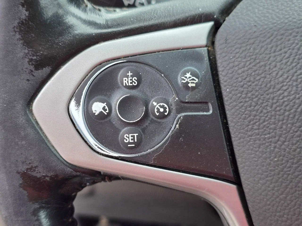 Used 2022 Summit White Chevrolet LT image 18