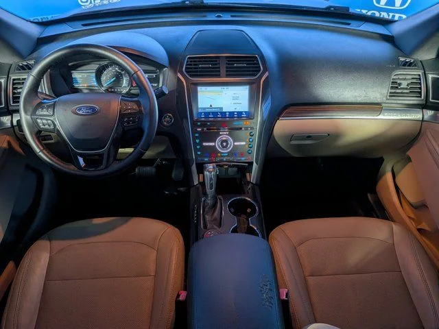 Used 2017  Ford Limited image 14