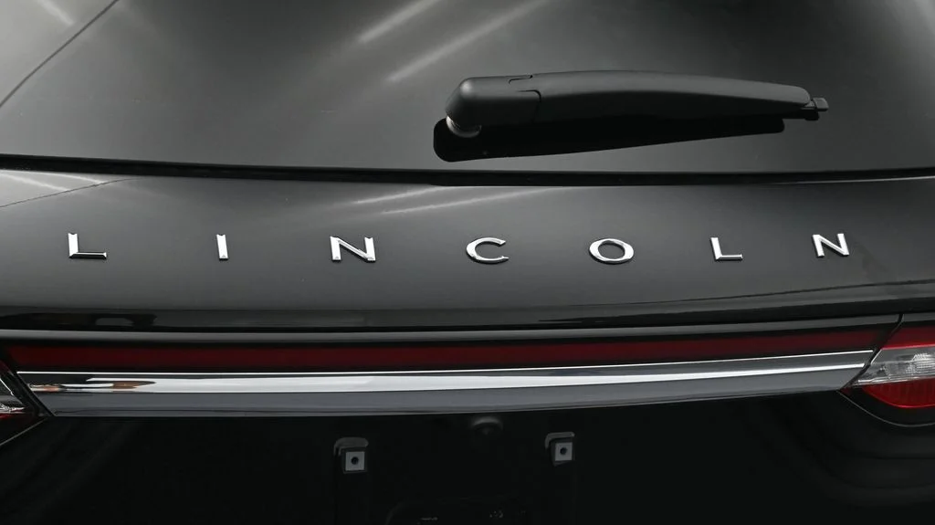 Used 2025 Black Lincoln Premiere image 20