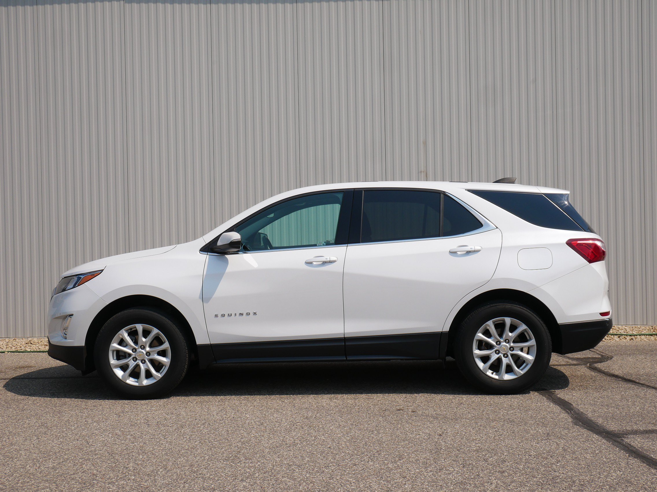 Used 2019 Chevrolet Equinox LT with VIN 2GNAXUEV4K6292894 for sale in Hastings, Minnesota