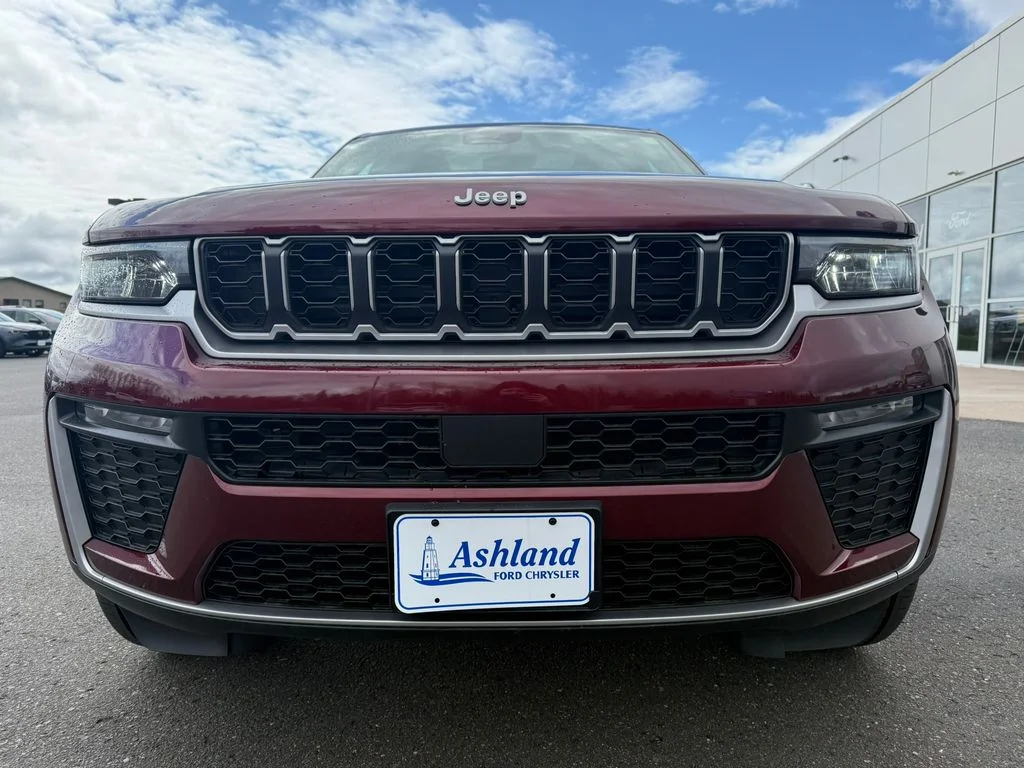 New 2026 Velvet Red Pearl-Coat Exterior Paint Jeep Limited image 10