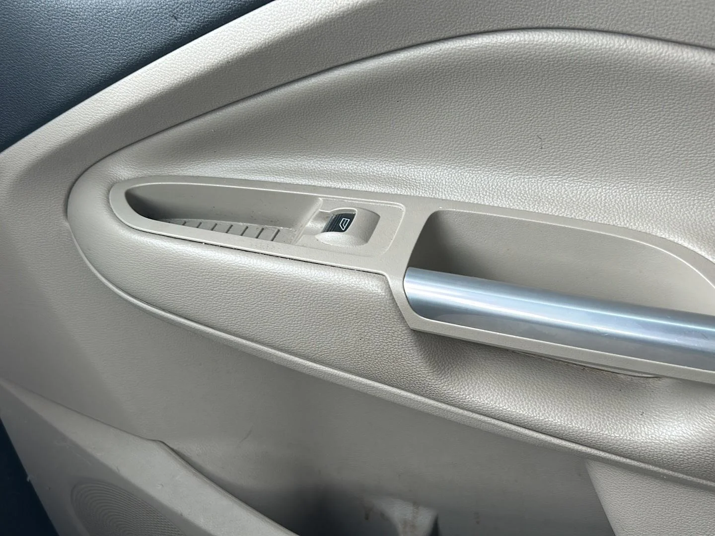 Used 2019 Lightning Blue Ford SE image 17