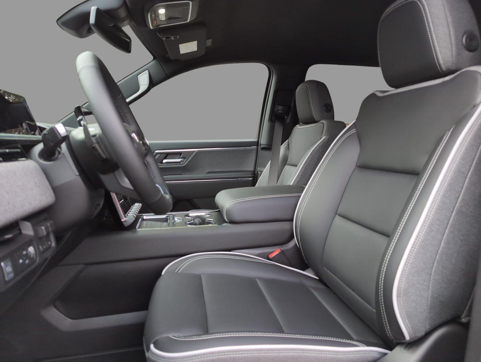 New 2026 Summit White GMC Elevation Standard Range image 16