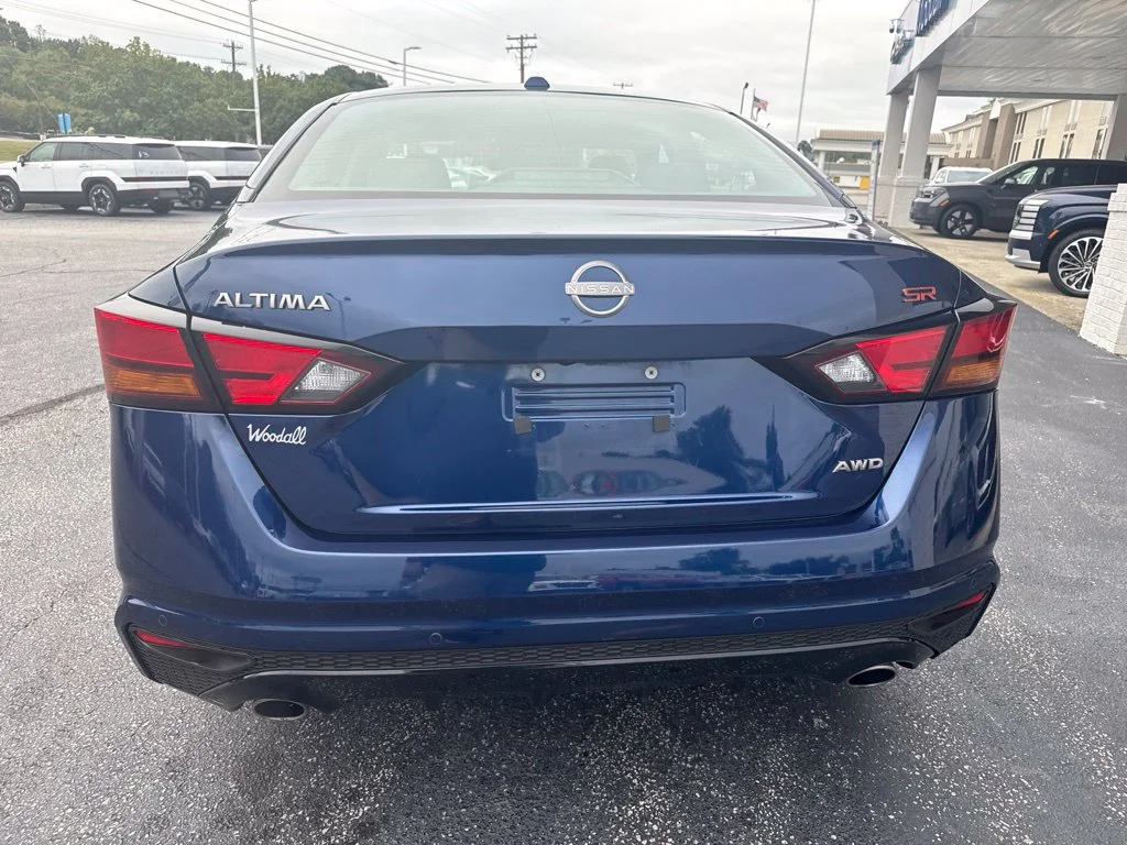 Used 2024 Blue Nissan 2.5 SR image 8