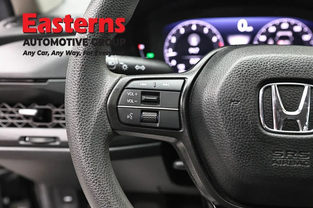 Used 2025 Black Honda SE image 15