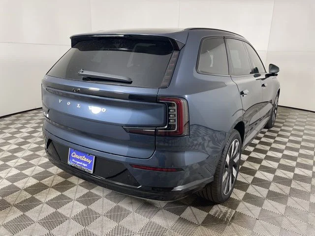Used 2025 Blue Volvo Ultra Twin Motor Performance image 10