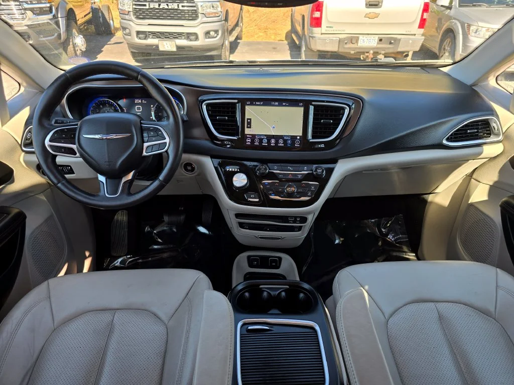 Used 2018 Blue Chrysler Touring L Plus image 5
