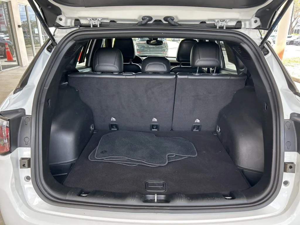 Used 2023 White Jeep Altitude image 33