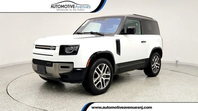 2022 Land Rover Defender 90 X-Dynamic HSE AWD w/ Black Contrast Roof & Cold Climate Pack