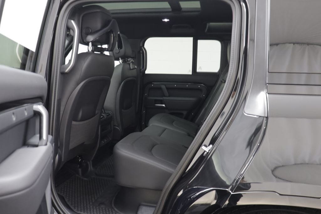 New 2026 Santorini Black LAND ROVER X-Dynamic SE image 15