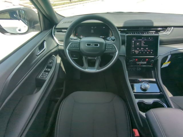New 2026 Bright White Clear-Coat Exterior Paint Jeep Laredo X image 19