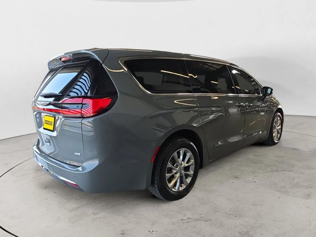 Used 2023 White Chrysler Touring L image 5
