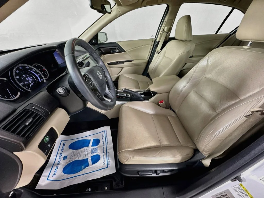 Used 2015 White Honda EX-L image 25