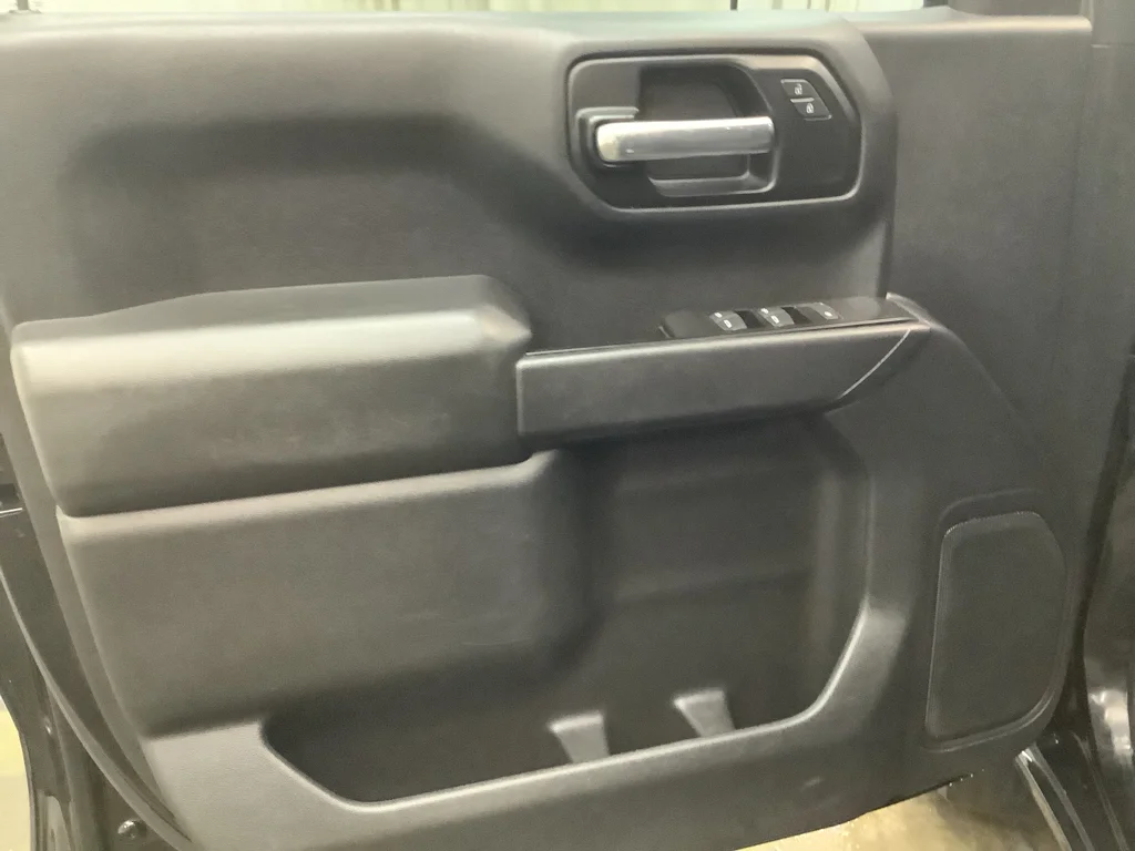 Used 2019 Onyx Black GMC Fleet/Base image 11