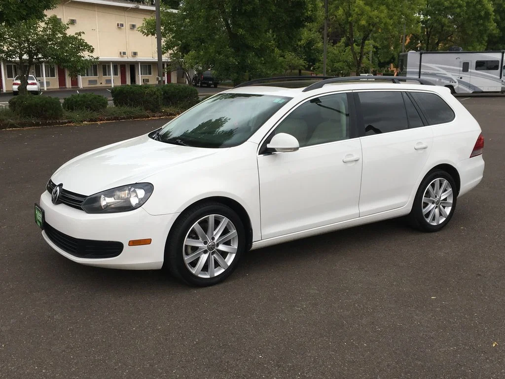 Used 2013  Volkswagen 2.0L TDI image 11