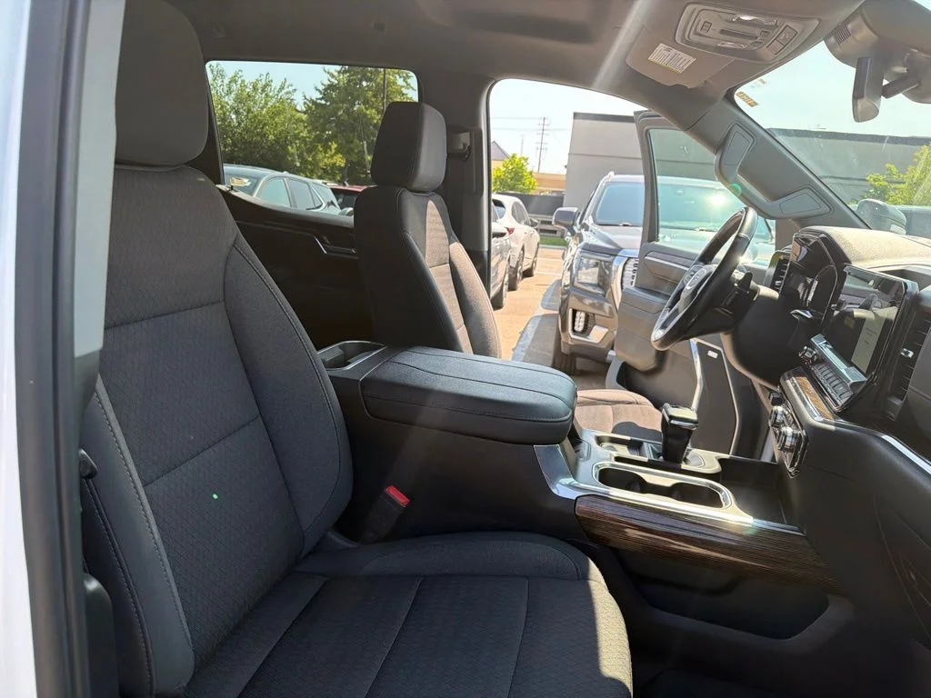 Used 2024 White GMC Elevation image 21