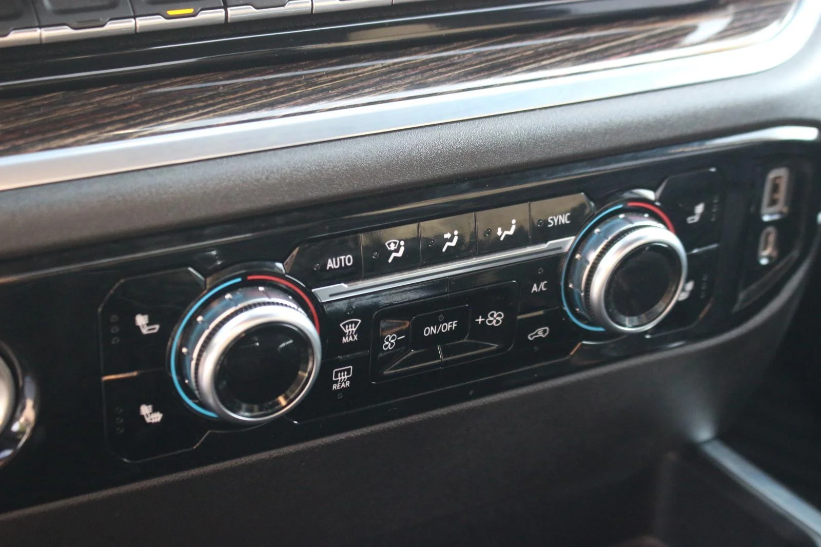 Used 2022 Dynamic Blue Metallic GMC Elevation image 27