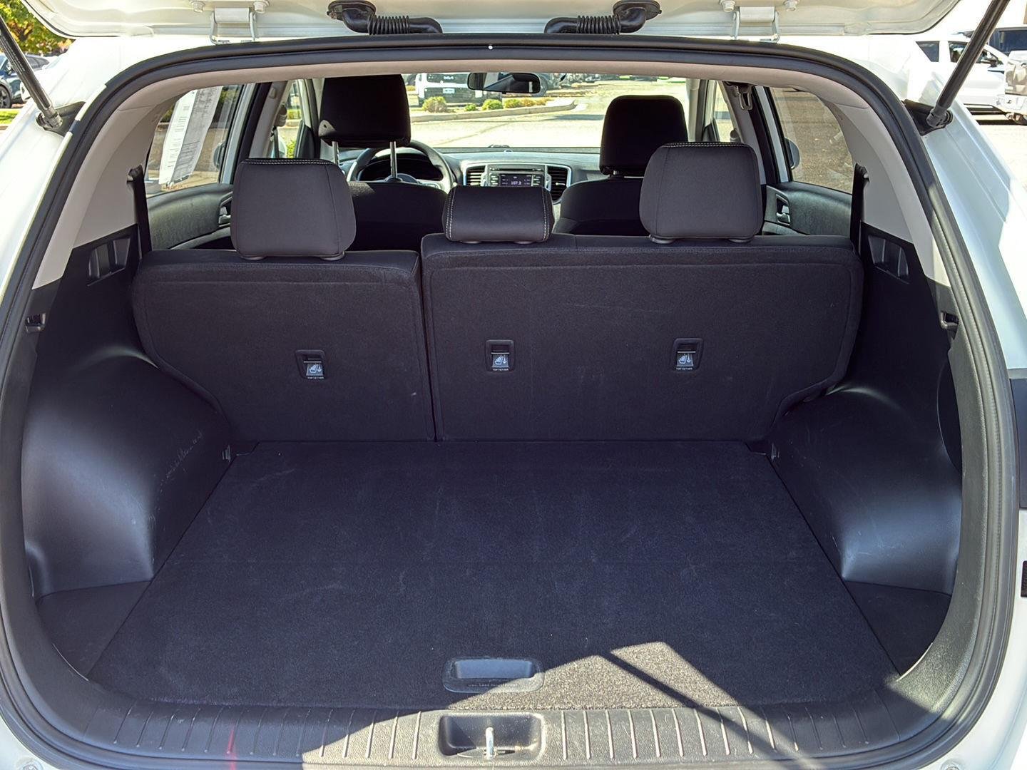 Used 2019 Clear White Kia LX image 9