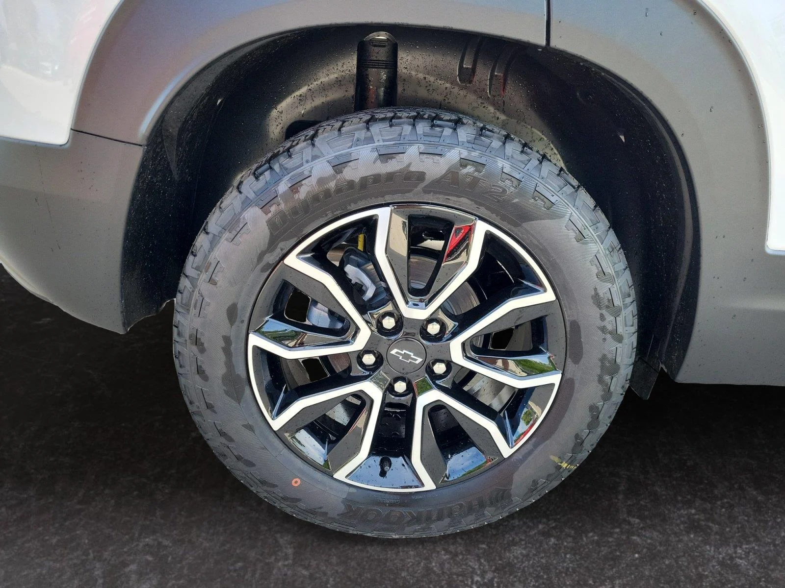 Used 2025 Iridescent Pearl Tricoat Chevrolet ACTIV image 26