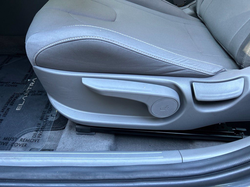 Used 2025 Gray Hyundai SEL Convenience image 15