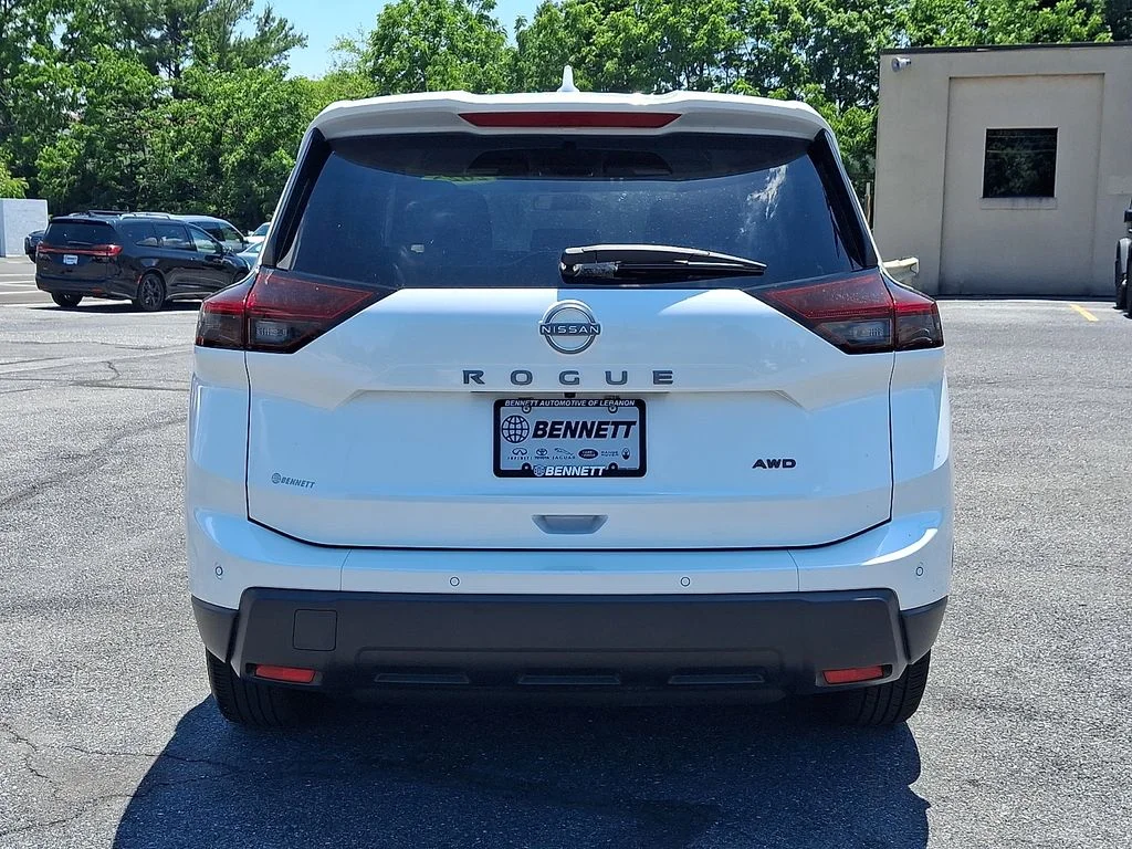 Used 2025 White Nissan SV image 5